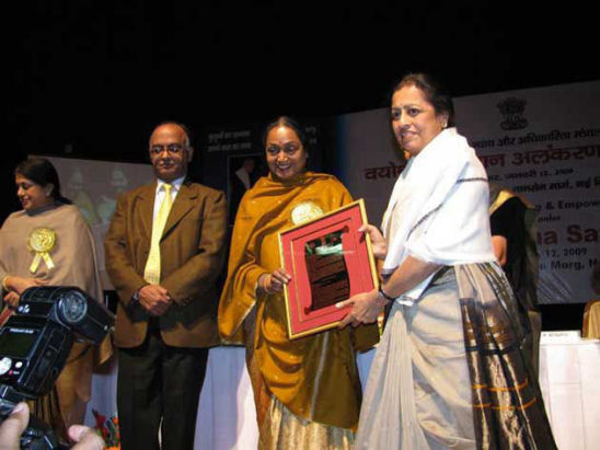 Vayoshreshta Samman National Award for Nightingales Medical Trust